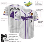 Authentisches Lila Baseball-Trikot mit weißen Nadelstreifen und schwarzem Authentisches Lila Baseball-Trikot mit weißen Nadelstreifen und schwarzem